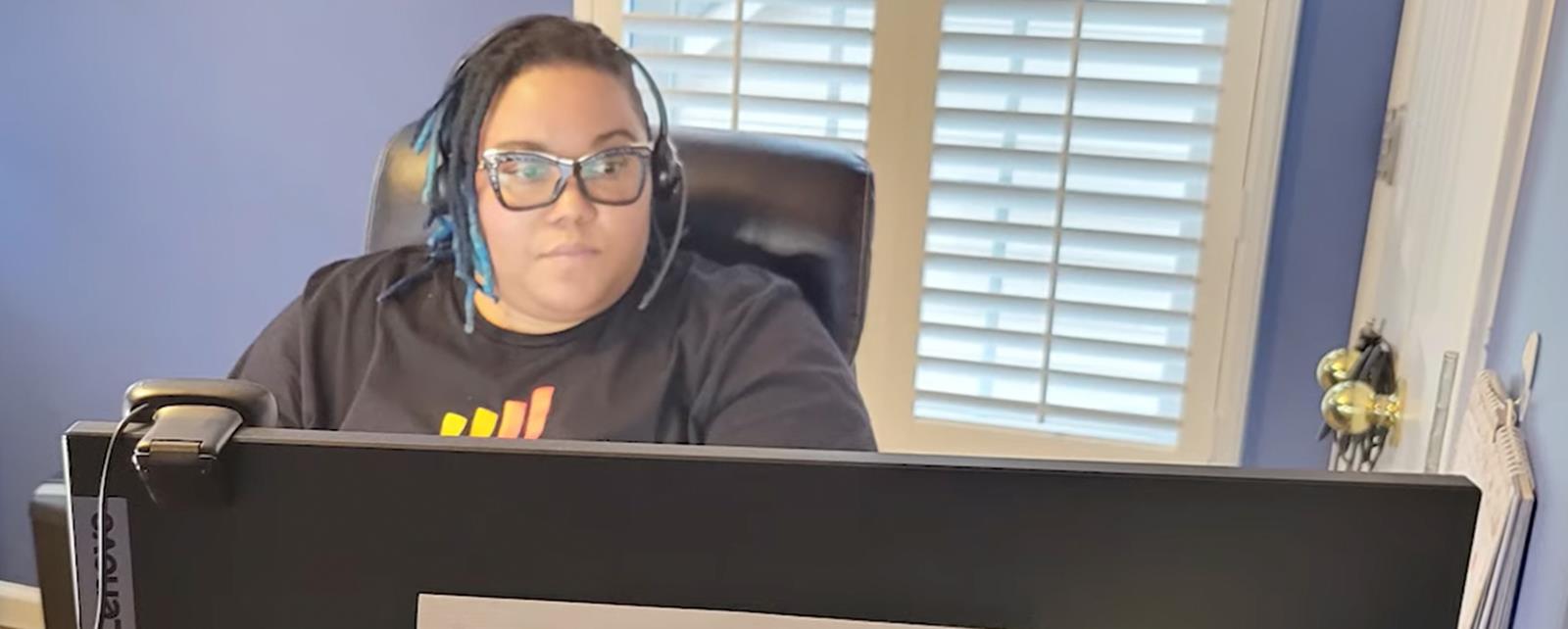 V Teamer Working At Computer