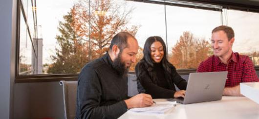 Verizon Employees Working Together.